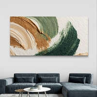 תמונת קנבס אבסטרקטית לרוחב בגווני ירוק, זהב ושמנת עם תנועות מכחול רכות בסגנון מודרני ויוקרתי