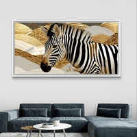 אמנות קיר מודרנית של זברה על רקע מוזהב