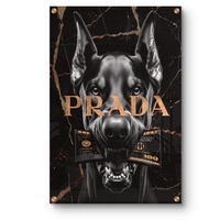 תמונת זכוכית לאורך עם דוברמן עוצמתי, כיתוב PRADA ושטרות כסף – עיצוב יוקרתי של תכשיט לבית