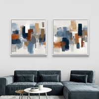 זוג תמונות קנבס מרובעות אבסטרקט בגווני כחול חמרה ובז’ לסלון מודרני