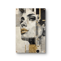 תמונת זכוכית בהדפסה חלקה של דיוקן נשי מודרני בגווני שחור, אפור ולבן עם נגיעות זהב יוקרתיות.