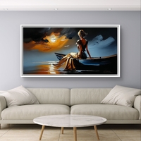 תמונת קנבס של אישה יושבת בסירה מול שקיעה זהובה, בהדפסה חלקה ללא תבליט, מקולקציית תכשיט לבית.