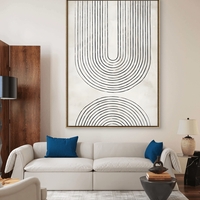 תמונת קנבס מינימליסטית עם קווים שחורים מעוגלים על רקע בהיר – NEXTGEN BY BAR