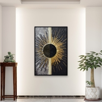 תמונת LED שמש אבסטרקטית שחור זהב – הדפס משודרג עם מריחות צבע, מופעלת על סוללות עם שלט רחוק - מידה 123*83 ס