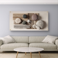 תמונת זכוכית אופקית עם אבנים מעוגלות ולוחות עץ בעיצוב טבעי-מינימליסטי בהדפסה חלקה