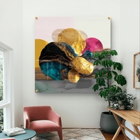 תמונת זכוכית מרובעת עם כדורים אבסטרקטיים בצבעי זהב, טורקיז, ורוד וצהוב בהדפסה חלקה וללא תבליט