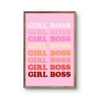 תמונה של הביטוי GIRL BOSS בצבעי ורוד, כתום ואדום בעיצוב טיפוגרפי רטרו, מתוך קולקציית NEXTGEN.