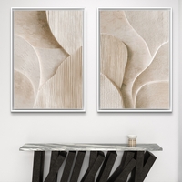זוג תמונות קנבס בגווני בז ושמנת עם צורות פיסוליות עדינות