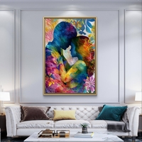 תמונת קנבס רומנטית עם צללית זוג ופרחים צבעוניים