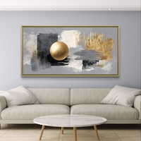 תמונת קנבס אבסטרקטית לרוחב בגווני אפור ושחור עם אלמנט עגול זהוב במרכז בעיצוב מודרני