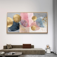 תמונת קיר אלגנטית בסגנון מופשט עם עיגולים מוזהבים ושכבות צבע עדינות לעיצוב מודרני