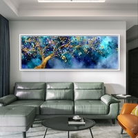 תמונת קנבס של עץ מוזהב על רקע כחול עמוק בסגנון חלומי