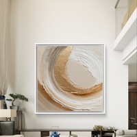 תמונת קנבס אבסטרקט בגווני בז׳ ושמנת עם קשתות זהב ומרקם מברשת מעגלי