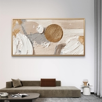 קנבס מינימליסטי מעל ספה – אבסטרקט בז’ ואפור בהיר עם נגיעה מוזהבת בסגנון שפכטל