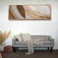 קנבס פנורמי מינימליסטי בגווני אדמה חמים עם אפקט זהב מודפס חלק.