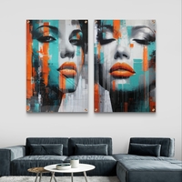 זוג תמונות זכוכית בסגנון אורבני עם פורטרט נשי בגווני טורקיז וכתום על רקע מופשט מודרני