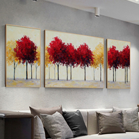 תמונת קנבס מחולקת בהדפסה חלקה של שדרת עצים בגווני אדום וזהב, בעיצוב חמים והרמוני לסלון.