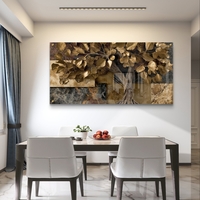 תמונת זכוכית לרוחב עם עץ בעל עלים מוזהבים בעיצוב יוקרתי בגווני זהב וחום עמוק, בהדפסה חלקה