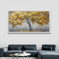 תמונת קנבס לרוחב עם עץ מוזהב ועלים נושרים בעיצוב אלגנטי על רקע רגוע, להוספת יוקרה וחום לסלון.