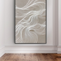 יצירת קנבס אבסטרקטית עם תנועה רכה על רקע טבעי