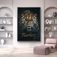 תמונת קנבס של נמר עם מבט עוצמתי וכיתוב Fearless מתוך קולקציית תכשיט לבית