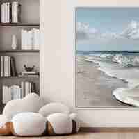 תמונת קנבס נשימת האוקיינוס – נוף ים רגוע עם גלים לבנים וחוף חול בהיר, בעיצוב יוקרתי מתוך קולקציית NEXTGEN BY BAR של תכשיט לבית.