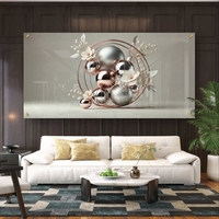 הילה מטאלית – תמונת זכוכית יוקרתית עם כדורים כסופים, טבעות רוז גולד ופרחים עדינים | PN2003