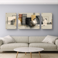 תמונת זכוכית מחולקת טריפטיכון בעיצוב מודרני בגווני שמנת, שחור וזהב – תכשיט לבית