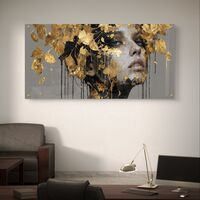תמונת זכוכית בהדפסה חלקה של דיוקן נשי אומנותי עם עלי זהב דרמטיים בגווני שחור, אפור וזהב, בעיצוב יוקרתי ומודרני.