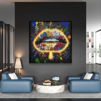 תמונת LED שפתיים גרפיטי עם זהב נוזלי – מופעלת על סוללות וכוללת שלט רחוק דגם LED1013 -מידה 83*83 ס