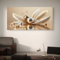 תמונת זכוכית נוצות שמנת וזהב עם כדורים דקורטיביים, מראה רך ויוקרתי