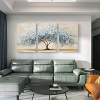 סט שלישייה של תמונות זכוכית עם עץ אבסטרקטי רחב בגווני תכלת, שמנת וזהב בעיצוב מודרני ורגוע