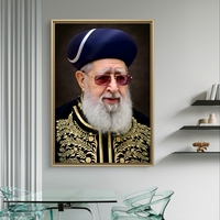 תמונת קנבס אומנותית של הרב עובדיה יוסף, עם מבט מלא חוכמה ויראת שמיים, בלבוש מסורתי מעוטר בזהב. תמונה מרהיבה המכניסה קדושה, תורה וברכה לכל בית וחלל יהודי.