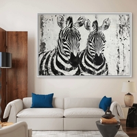 תמונת קנבס אמנותית בשחור-לבן של זוג זברות עם הדפסה חלקה ואיכותית – מתוך קולקציית NEXTGEN BY BAR של תכשיט לבית.