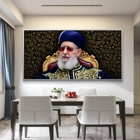 תמונת קנבס אומנותית המציגה את הרב עובדיה יוסף יושב על כסא מפואר, מוקף ברקע מעוטר בגווני זהב ושחור, בלבוש מסורתי מעוטר זהב.