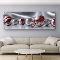 תמונת זכוכית פנורמית עם כדורים מבריקים בגווני כסף ואדום בעיצוב מודרני ויוקרתי