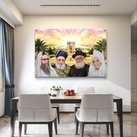 תמונת זכוכית המציגה ארבעה רבנים דגולים על רקע בית המקדש המואר באור שקיעה זהוב, עם עצי דקל וצבעים מרהיבים של קדושה ונוף.