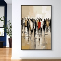 תמונת קנבס אבסטרקטית עם קבוצת אנשים ודמות אדומה בולטת