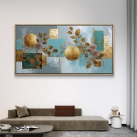 תמונת קנבס לרוחב בעיצוב אבסטרקטי בגווני תכלת וזהב עם אלמנטים גיאומטריים ועלים דקורטיביים לסלון