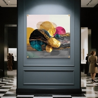 תמונת זכוכית מרובעת עם כדורים אבסטרקטיים בצבעי זהב, טורקיז, ורוד וצהוב בהדפסה חלקה וללא תבליט