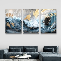 שלשת תמונות זכוכית גלים אבסטרקטיים בכחול, לבן וזהב – דגם GG5472