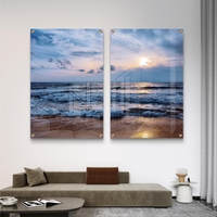 זוג תמונות זכוכית עם ים פתוח וגלים בתנועה עדינה, שמיים בהירים ועיצוב רגוע ואלגנטי לקיר הבית