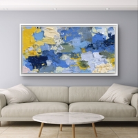 תמונת קנבס אבסטרקטית לרוחב בגווני כחול וצהוב עם שכבות צבע ותנועת מכחול מודרנית