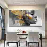 תמונת קנבס לסלון – דיוקן נשי אבסטרקטי בגווני אפור, שחור ונגיעות זהב, פורמט רוחבי