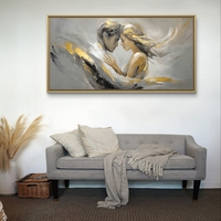 רגע של זהב – תמונת קנבס זוג רומנטי באפור וזהב בעיצוב אלגנטי | TF3452