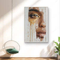 דיוקן נשי אומנותי עם מבט זהוב על קנבס בגווני חום, קרם וזהב בהדפסה חלקה