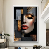 קנבס מודרני יוקרתי עם נגיעות זהב וטקסטורות כהות