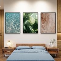 שלישיית תמונות קנבס בעיצוב טבעי – מים צלולים, עלים ירוקים ועץ בגוון בז’, מהקולקציה של תכשיט לבית, NEXTGEN BY BAR.