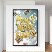 תמונת קנבס עם הכיתוב 'MONEY NEVER SLEEPS' באותיות זהב ושטרות כסף מרחפים ברקע, בעיצוב מודרני ומעורר השראה.