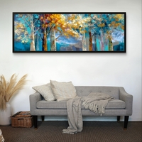 עיצוב קיר רחב עם עצים צבעוניים בצבעי כחול, טורקיז וזהב.